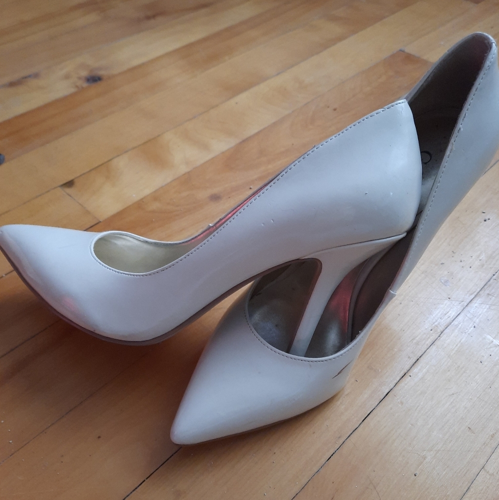 Guess cream pointer high heals pump - Picture 2 of 5